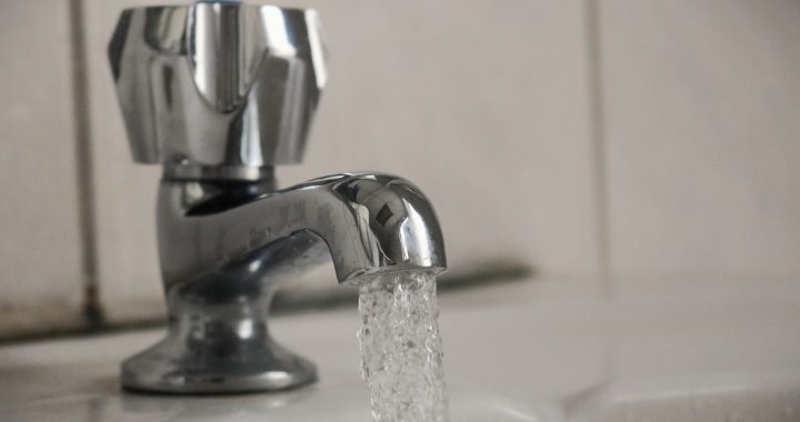 Hasta en un 28% aumentó el consumo de agua potable durante el verano en localidades costeras de la región